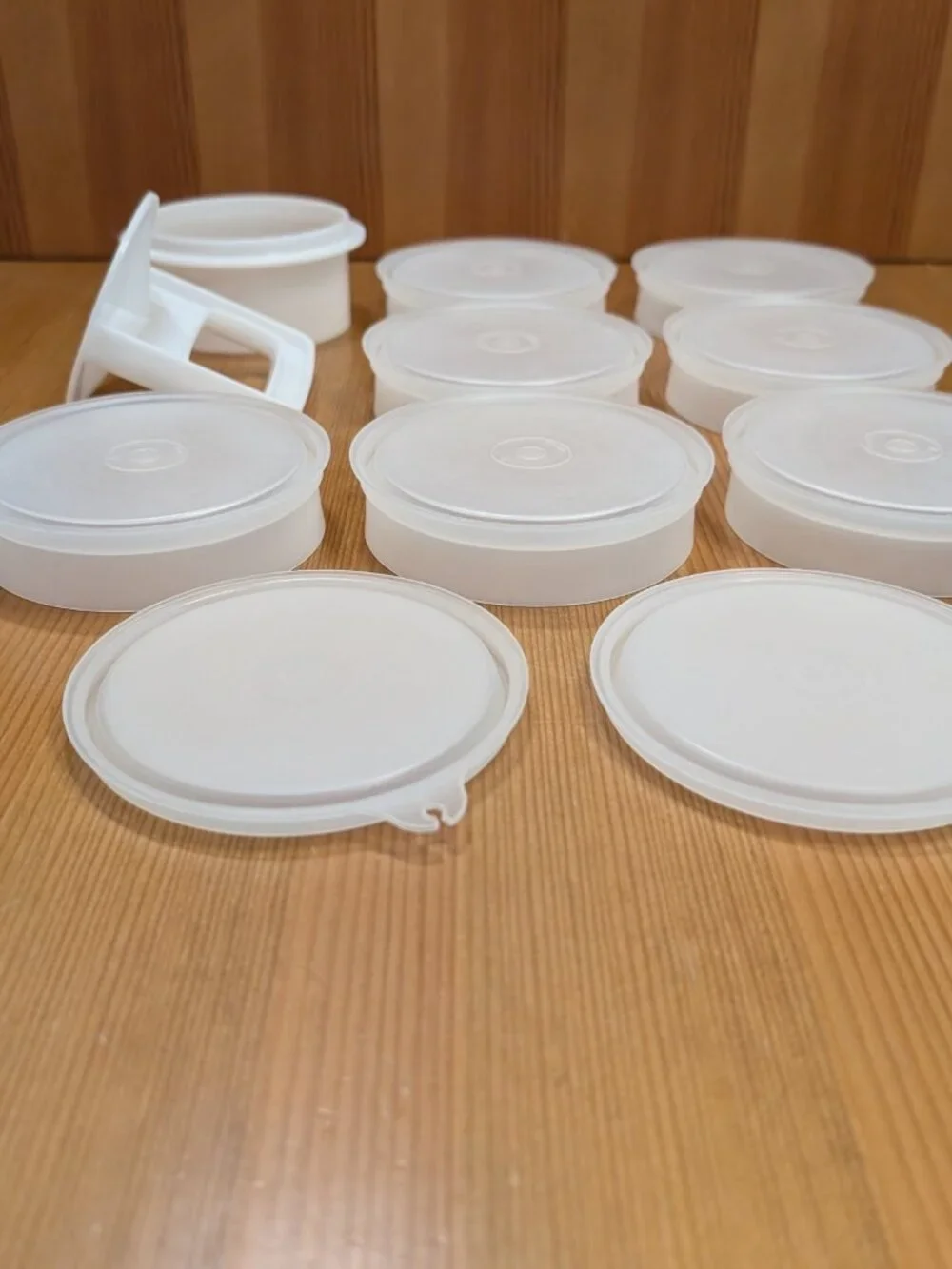 Tupperware Lot (7) Quarter Pounder Hamburger Keepers 882 w/Ring Press & Lids EUC